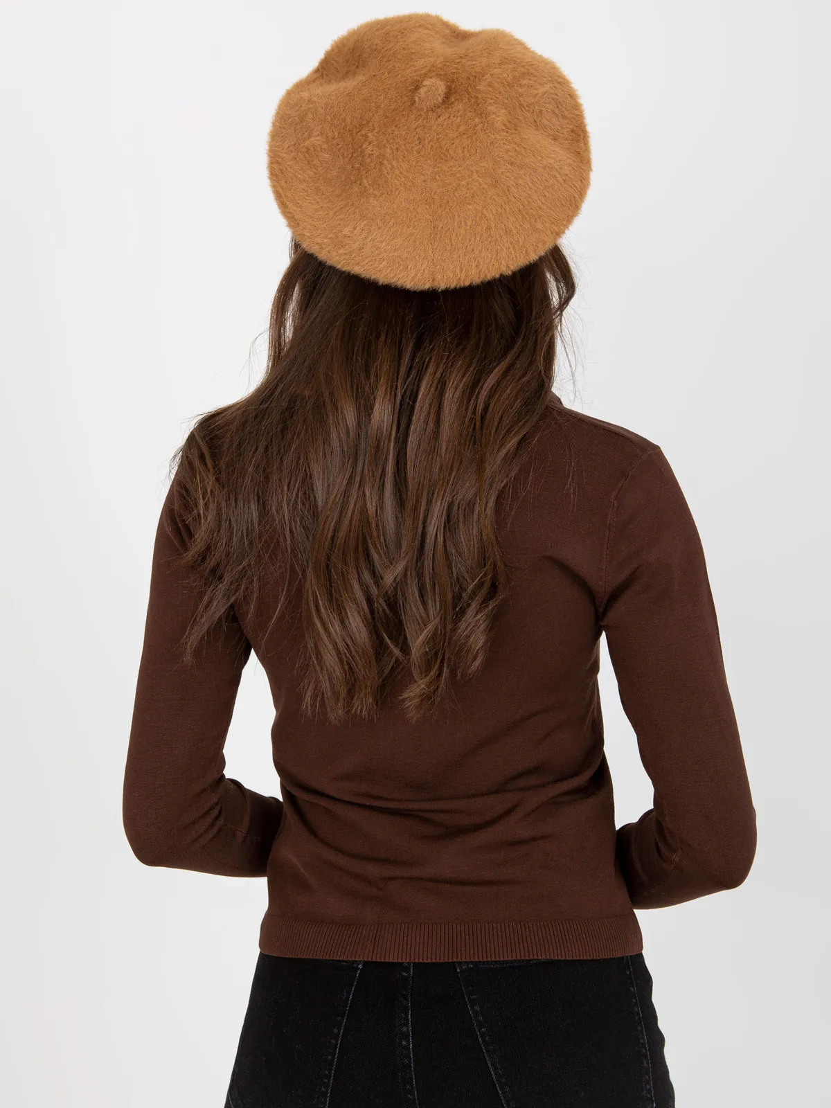 Camelowa damska czapka zimowa beret - zdjęcie 4
