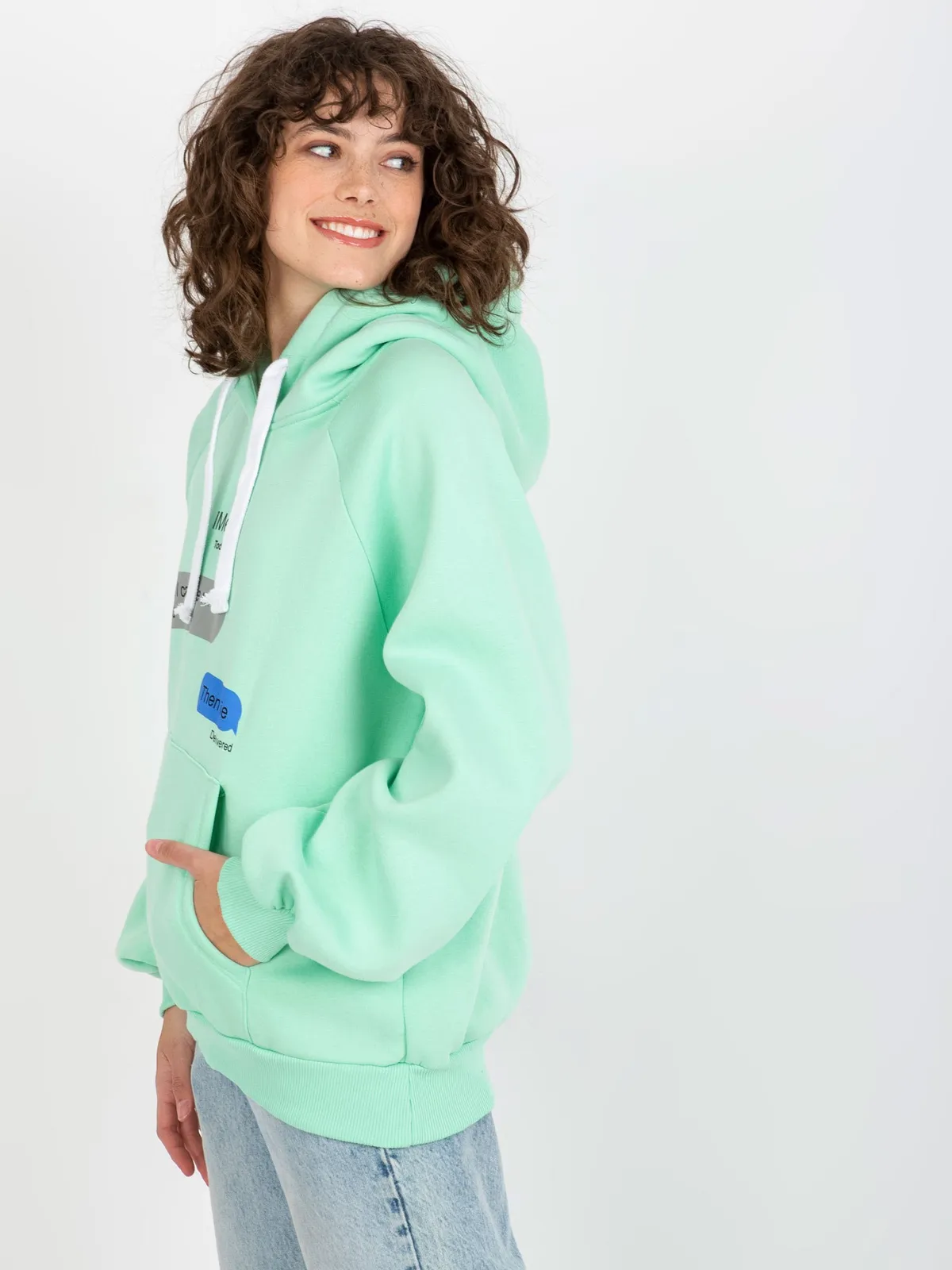 Jasnoróżowa dresowa bluza z nadrukiem oversize - zdjęcie 4
