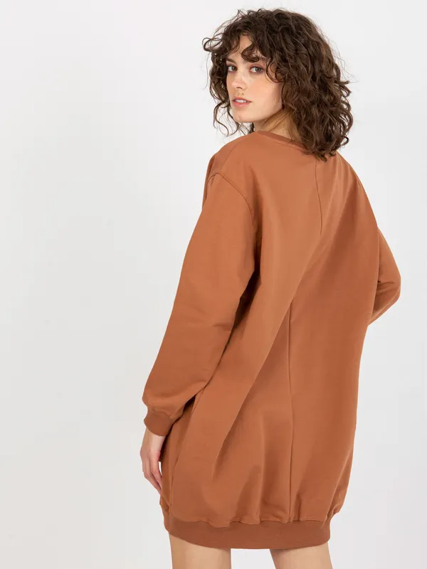 Jasnobrązowo-pomarańczowa długa bluza oversize z nadrukiem - widok 2
