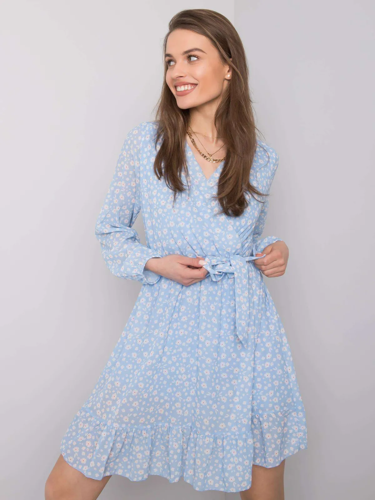OCH BELLA Czarna sukienka w kwiaty - zdjęcie 3
