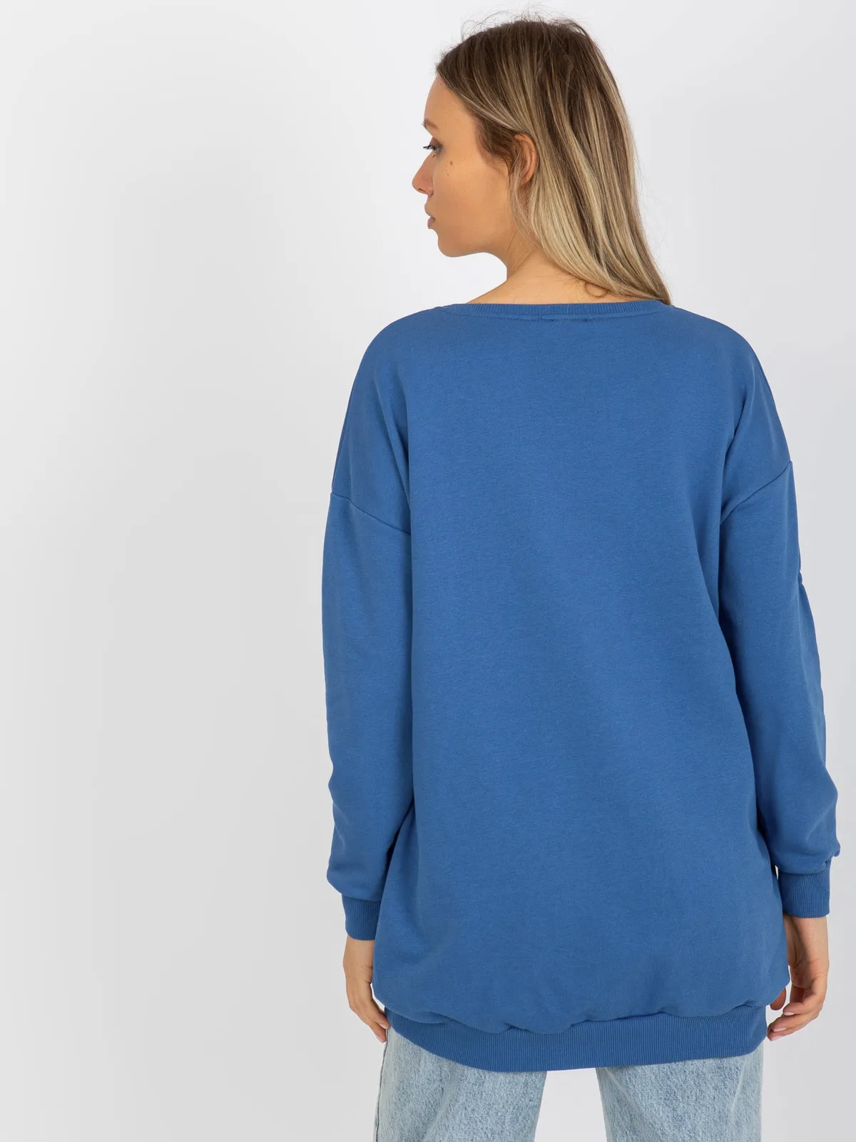 Brudnoróżowa długa bluza basic z okrągłym dekoltem - zdjęcie 1