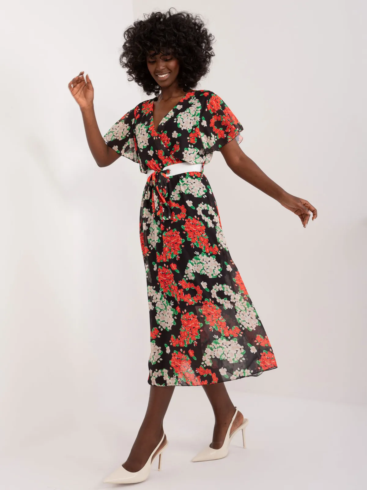 Sukienka kopertowa o kroju midi z paskiem - zdjęcie 1