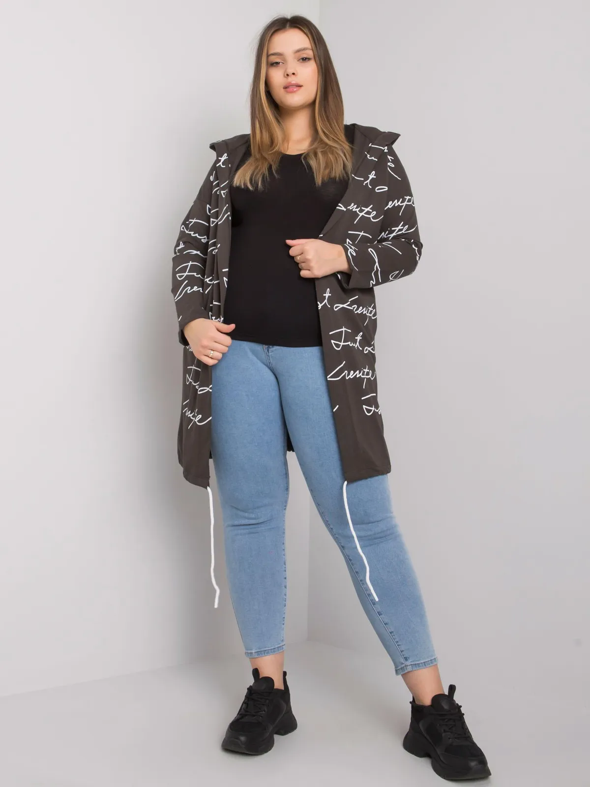 Casualowa narzutka oversize z kapturem i nadrukiem - zdjęcie 1