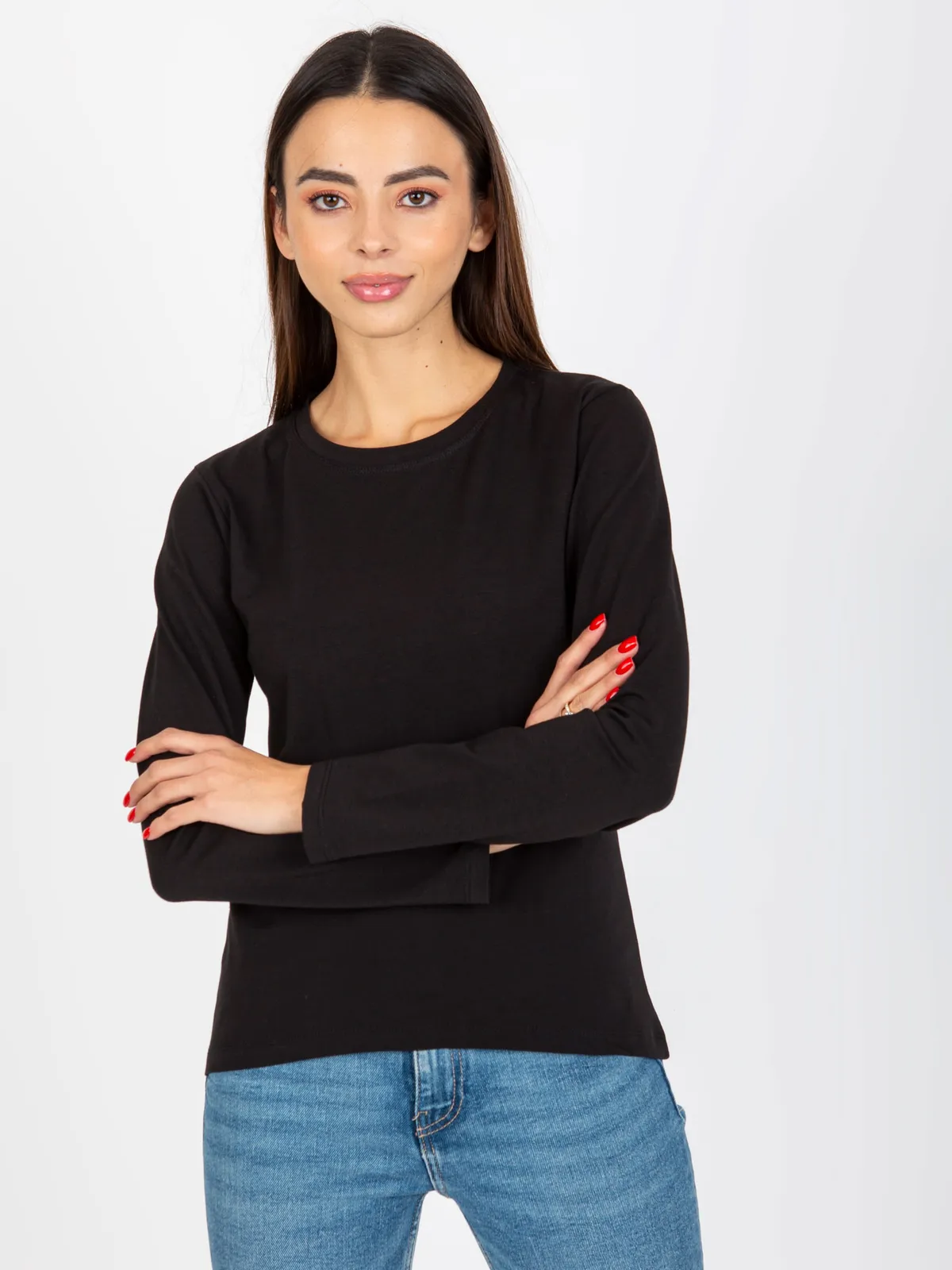 Czarna gładka bluzka longsleeve z okrągłym dekoltem - zdjęcie 6