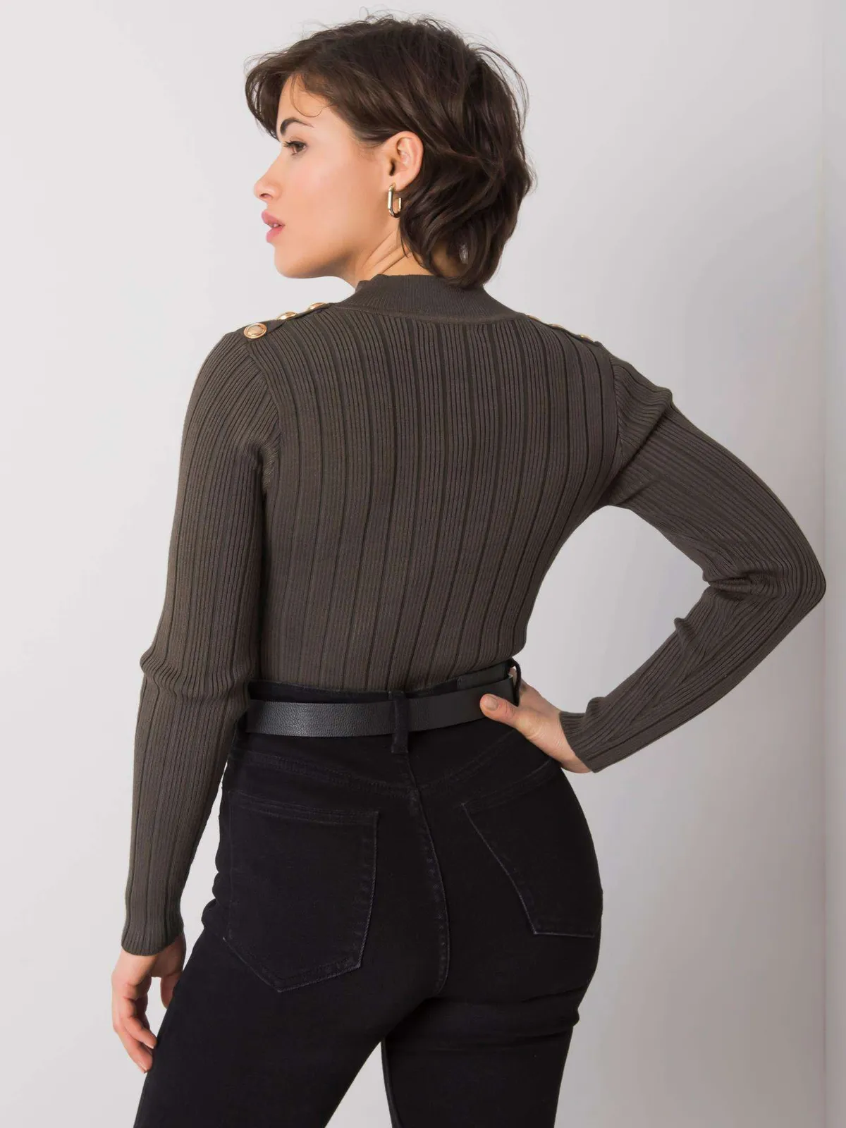 Khaki sweter damski w prążki - zdjęcie 4