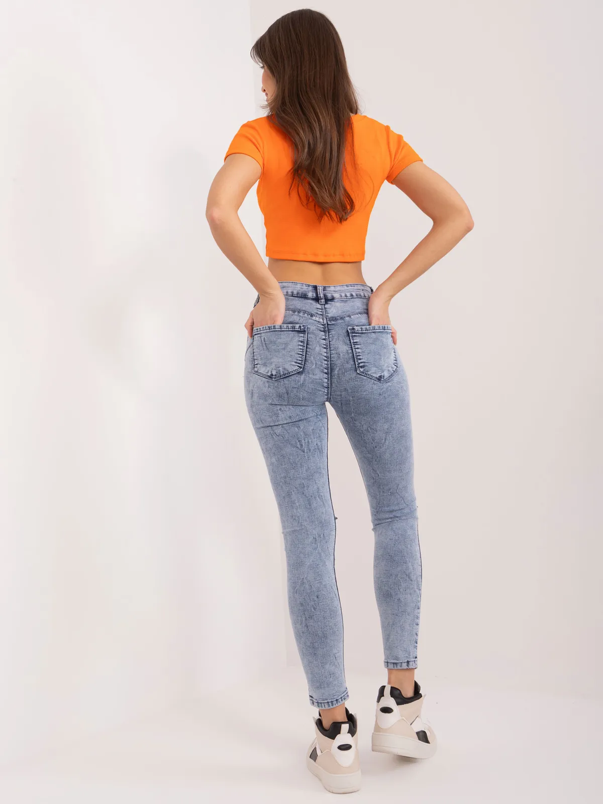 Niebieskie spodnie jeasowe high waist - zdjęcie 2