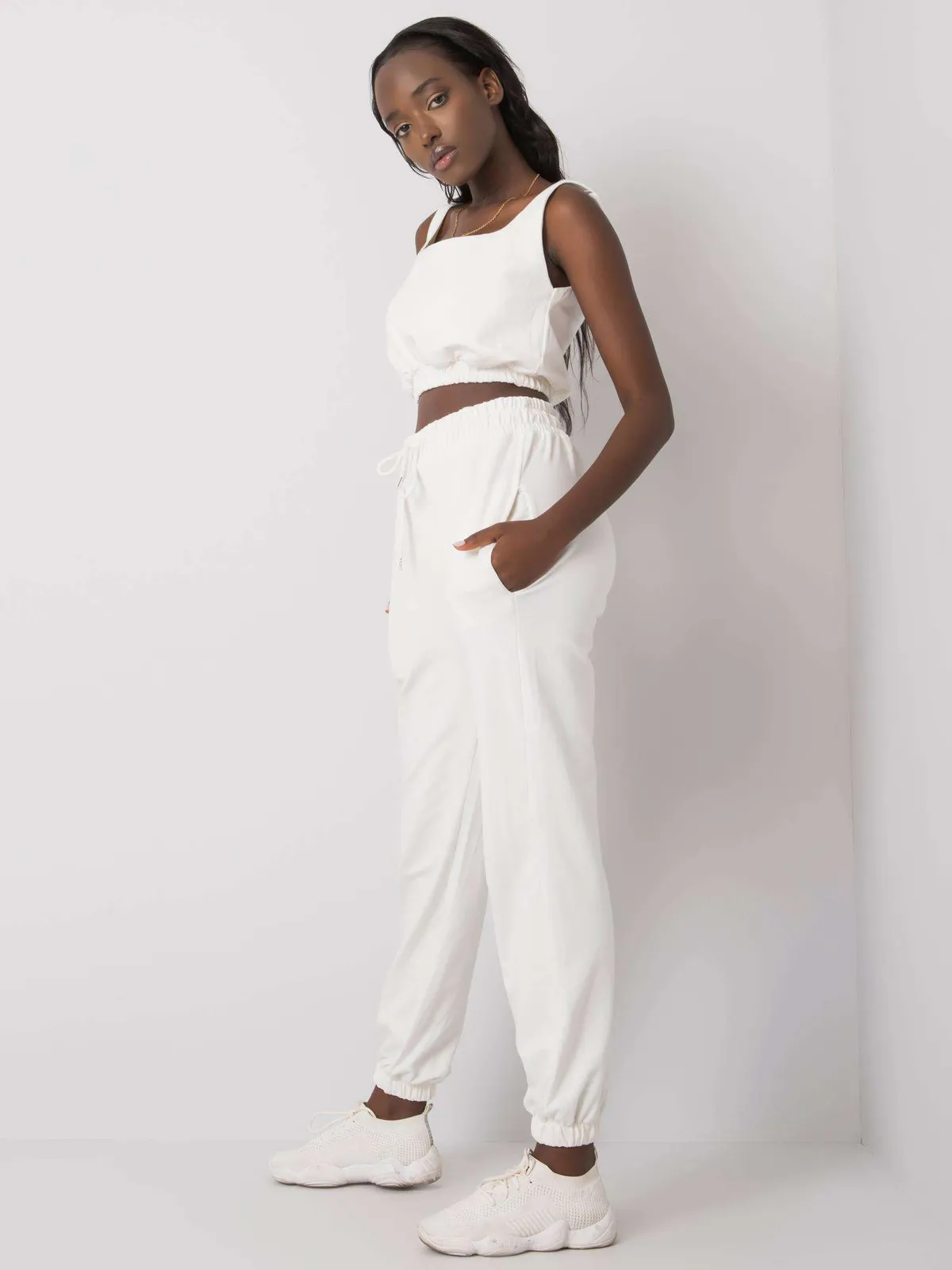 Czarny komplet dwuczęściowy - zdjęcie 5