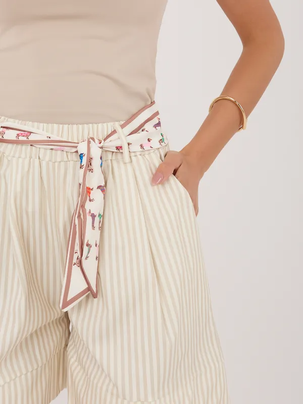 Wygodne szorty z wysokim stanem i wiązaniem