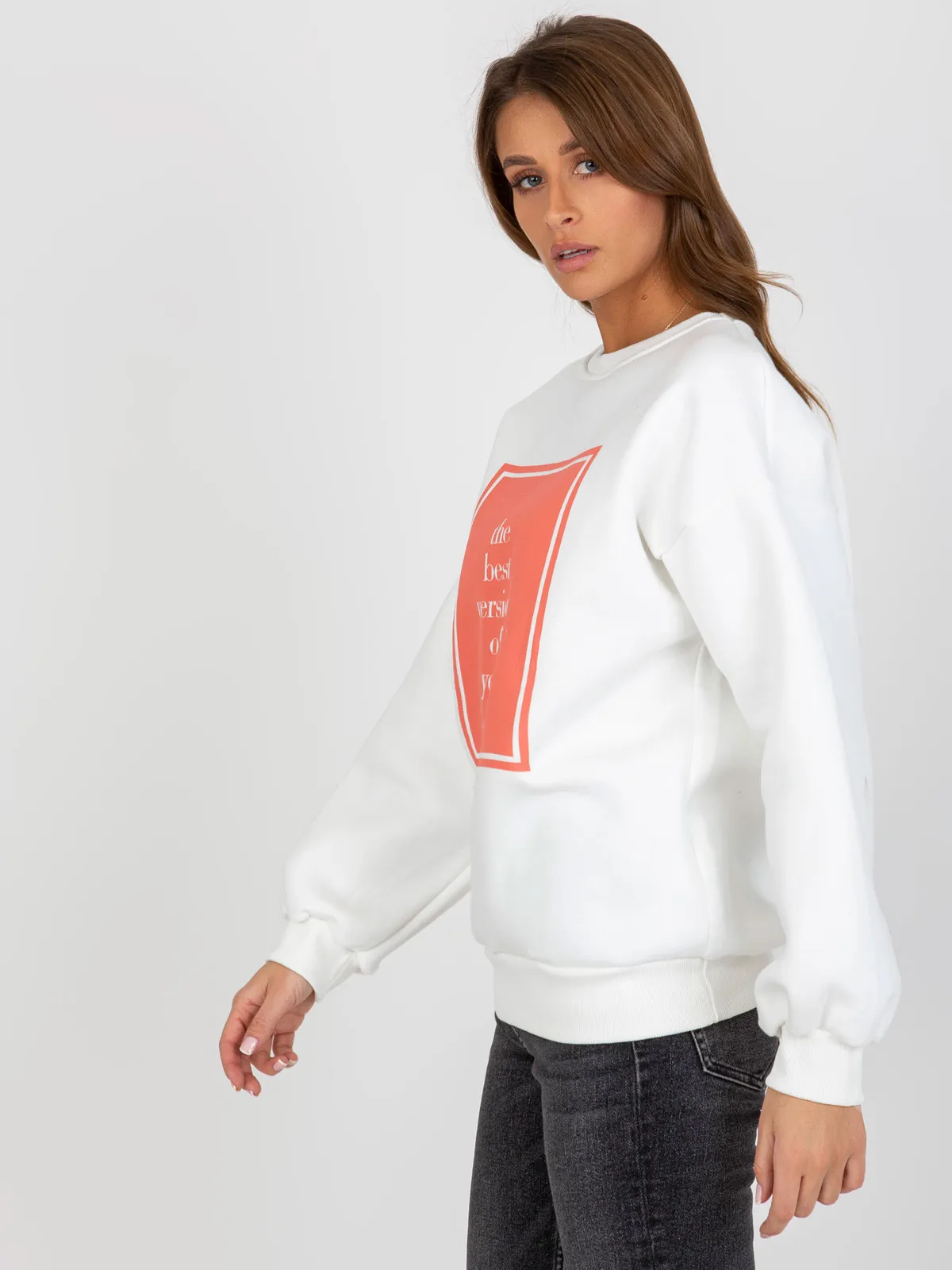 Ecru ocieplana bluza oversize z nadrukiem - zdjęcie 5