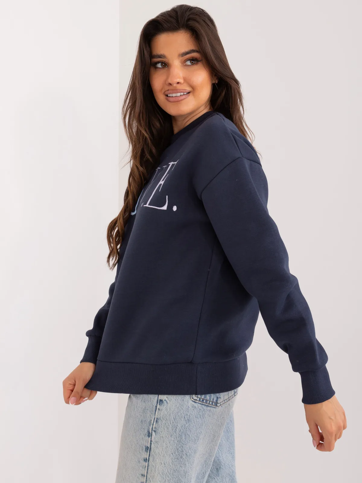 Bluza oversize z napisem w stylu casual - zdjęcie 4