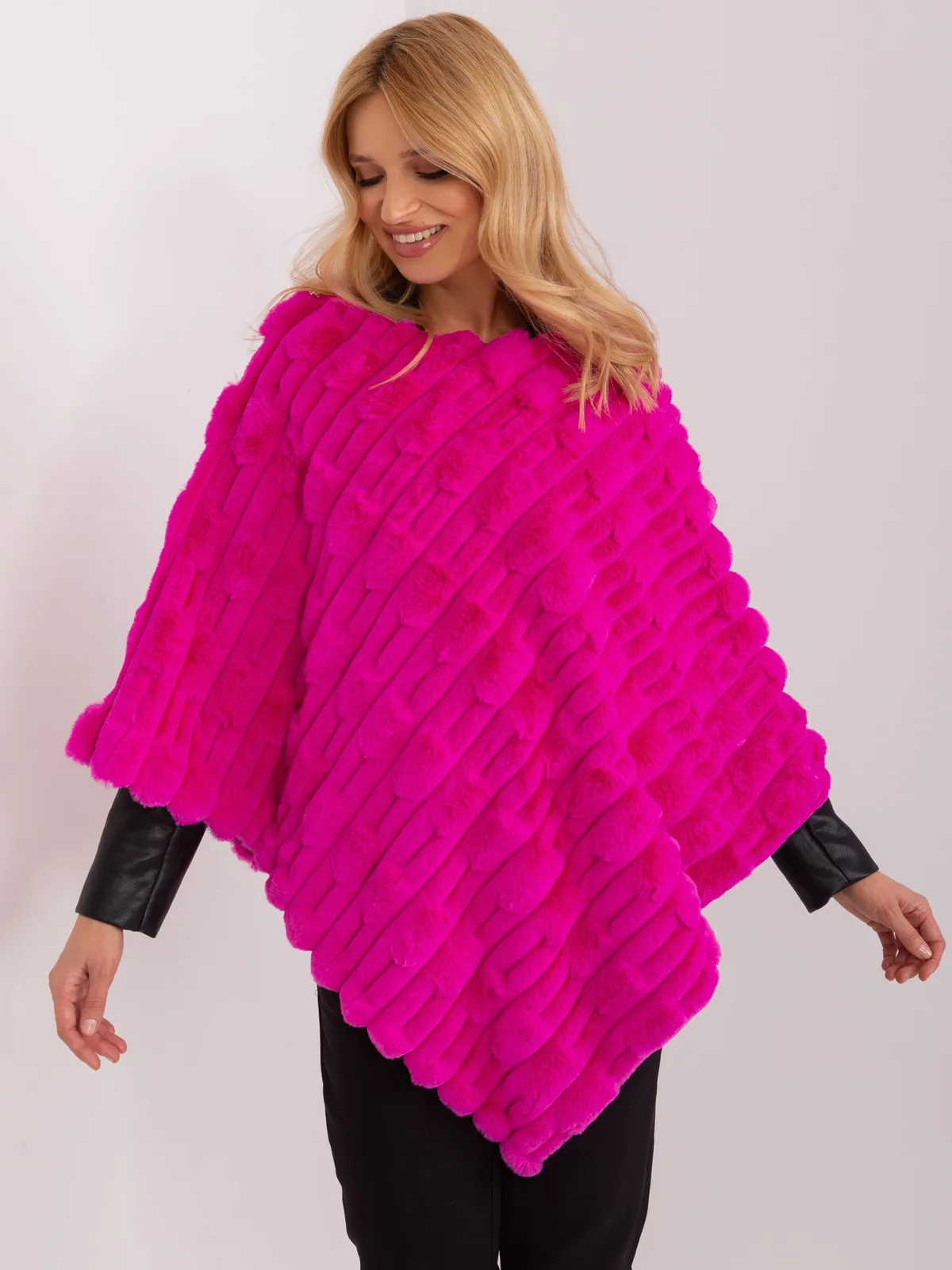 Puszyste poncho oversize w stylu glam - zdjęcie 1