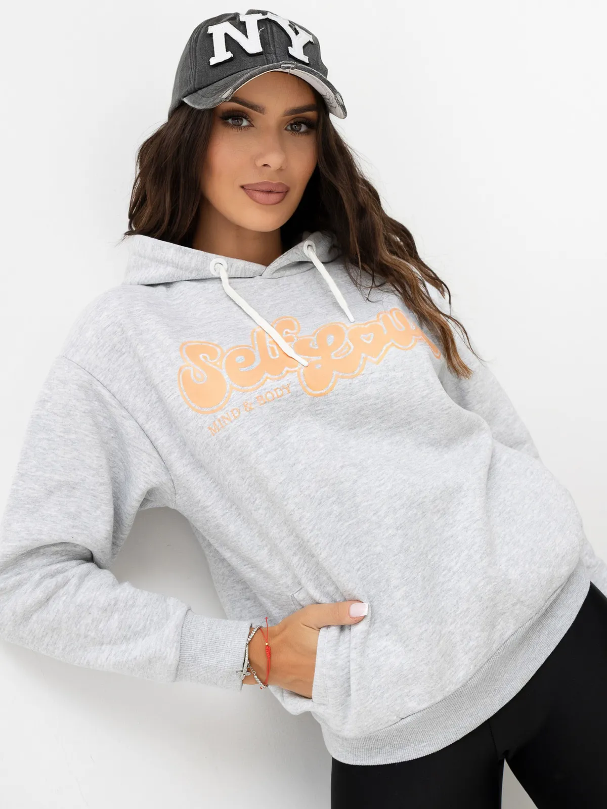 Bluza oversize z kapturem w stylu college - zdjęcie 2