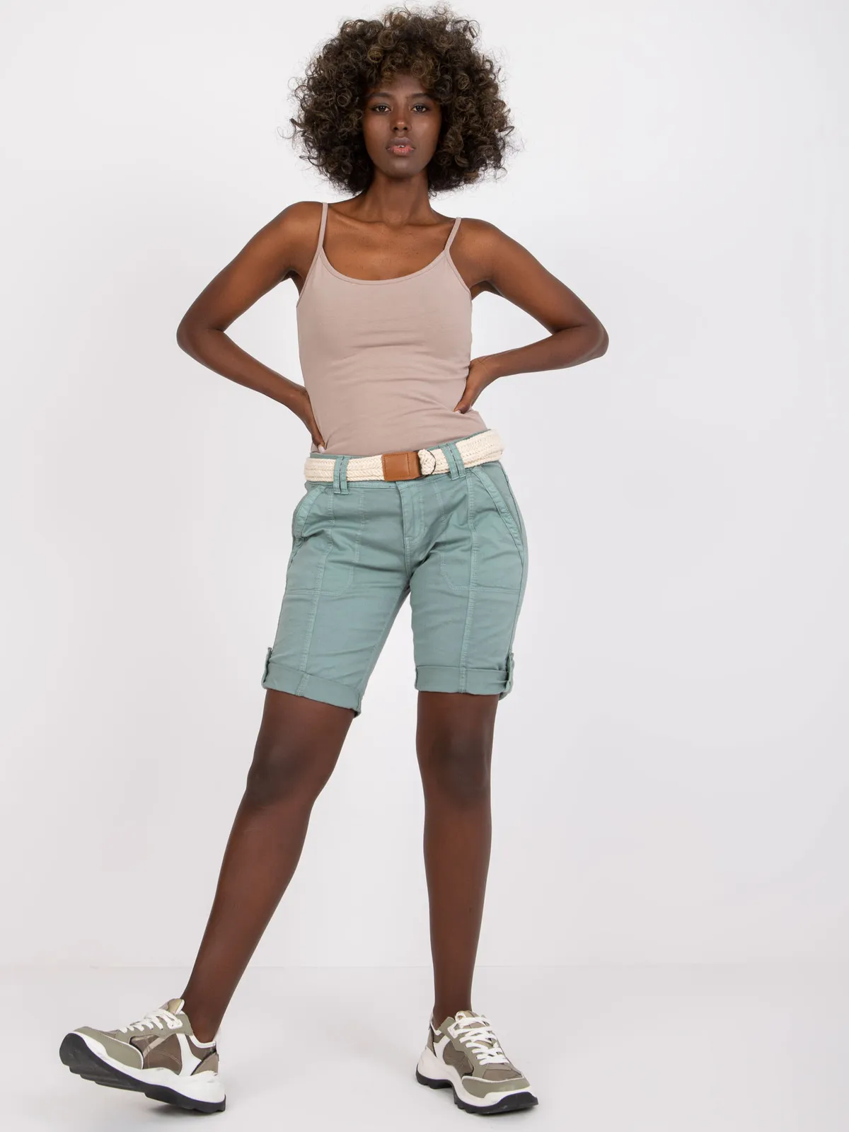 Klasyczne szorty bermudy z plecionym paskiem - zdjęcie 1