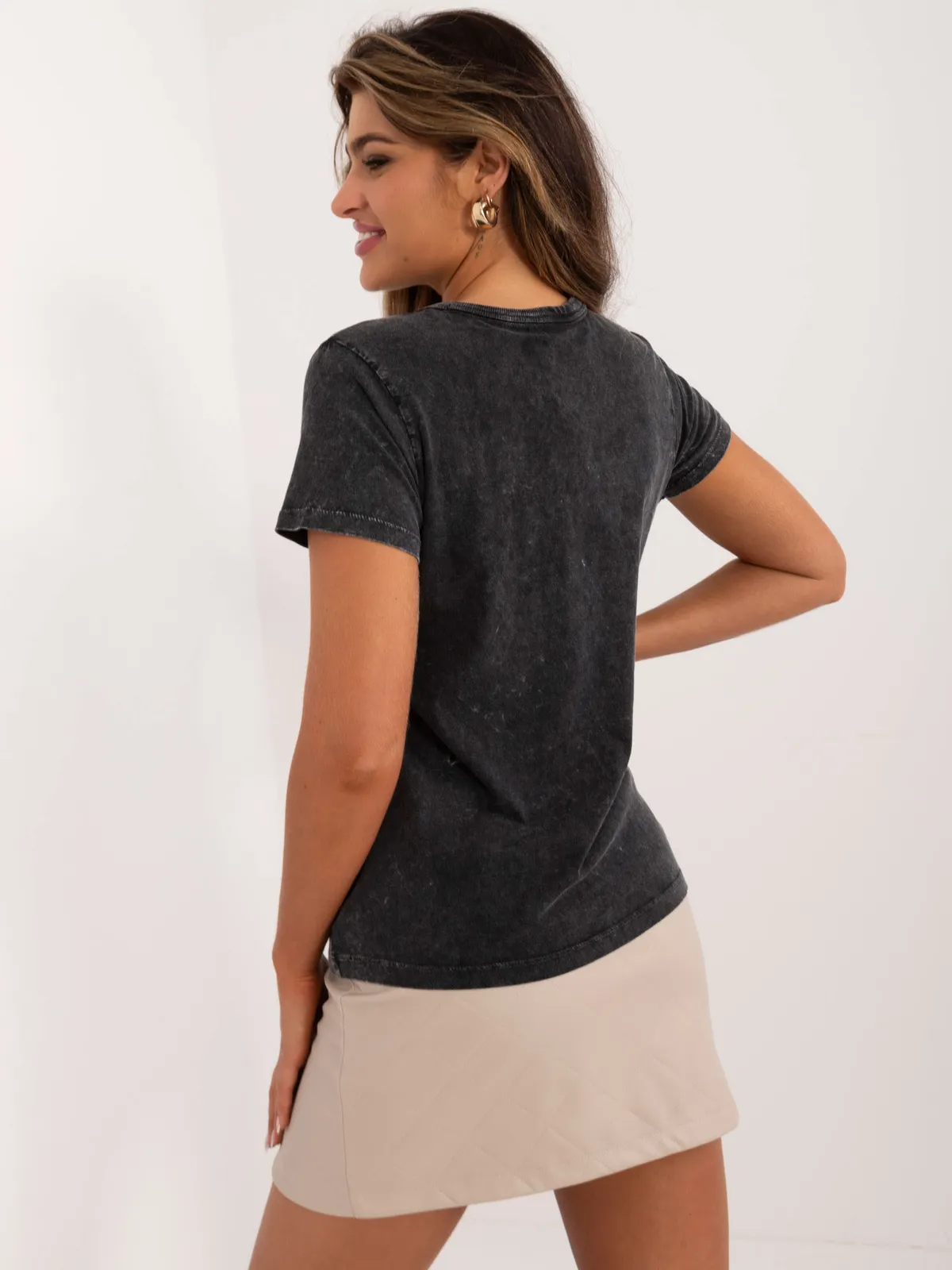 T-shirt z grafiką w klimacie vintage - zdjęcie 1