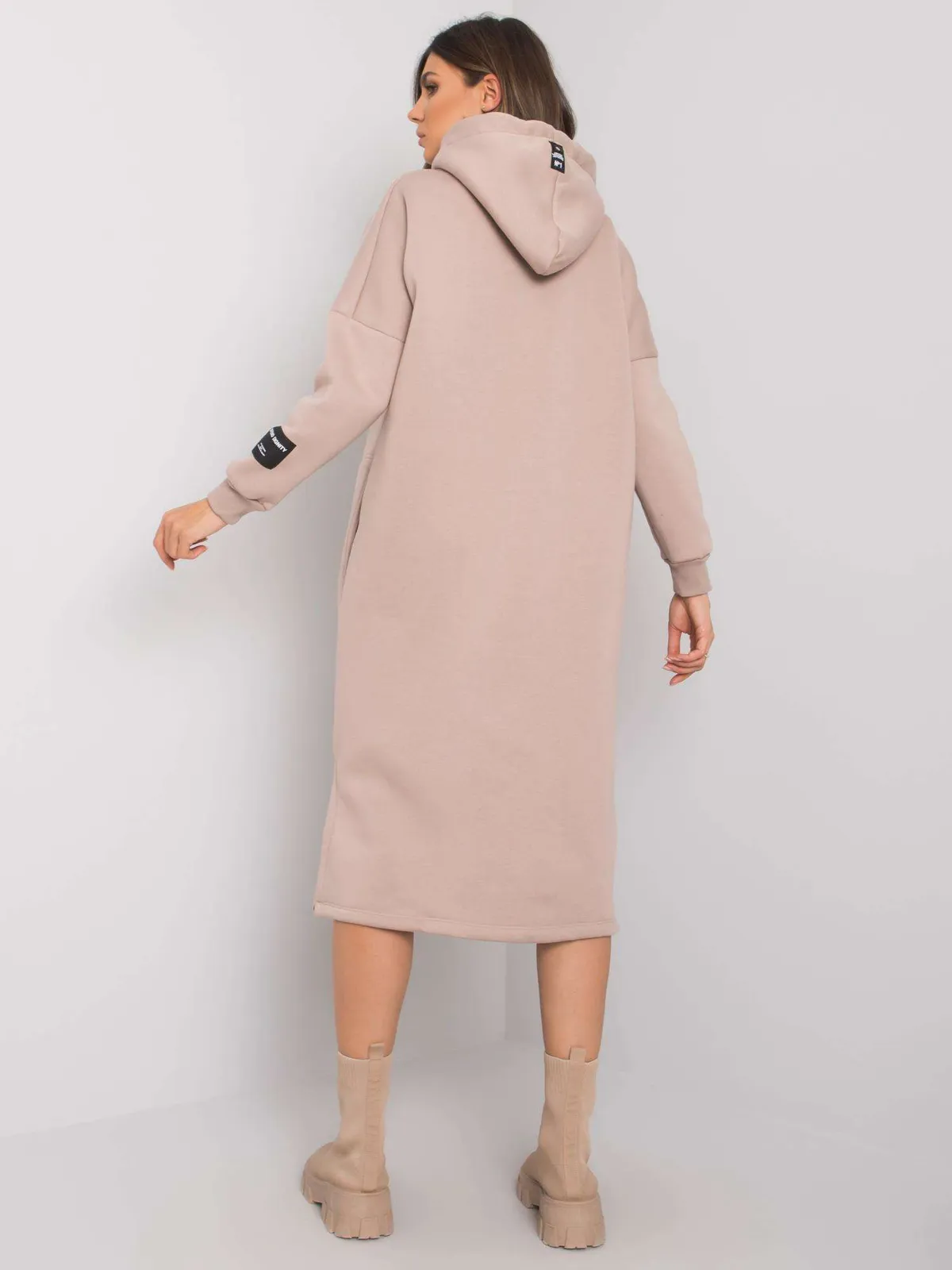 Casualowa sukienka midi z kapturem i rozcięciami - zdjęcie 1