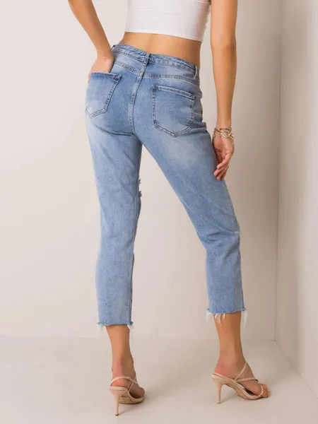 Niebieskie jeansy mom fit