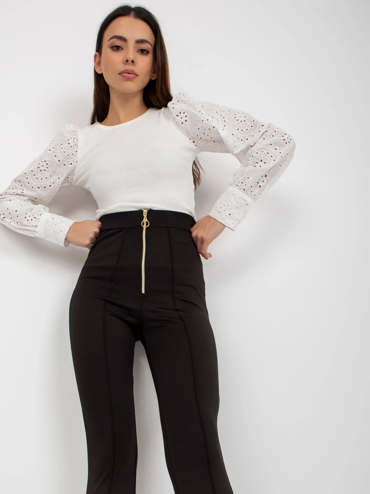 Czarne legginsy eleganckie z zamkiem OCH BELLA - zdjęcie 3