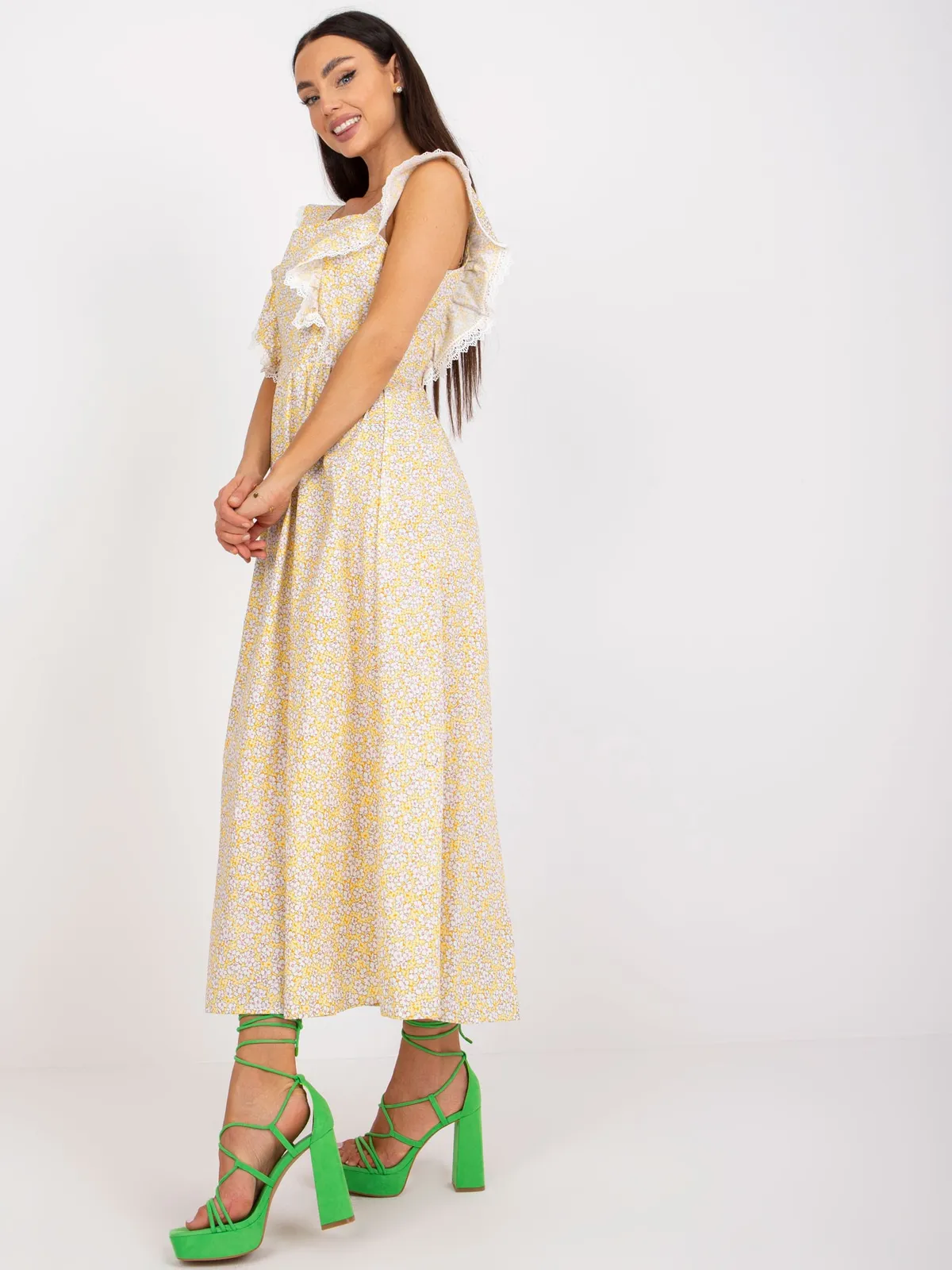 Sukienka midi z falbanami w klimacie boho - zdjęcie 1