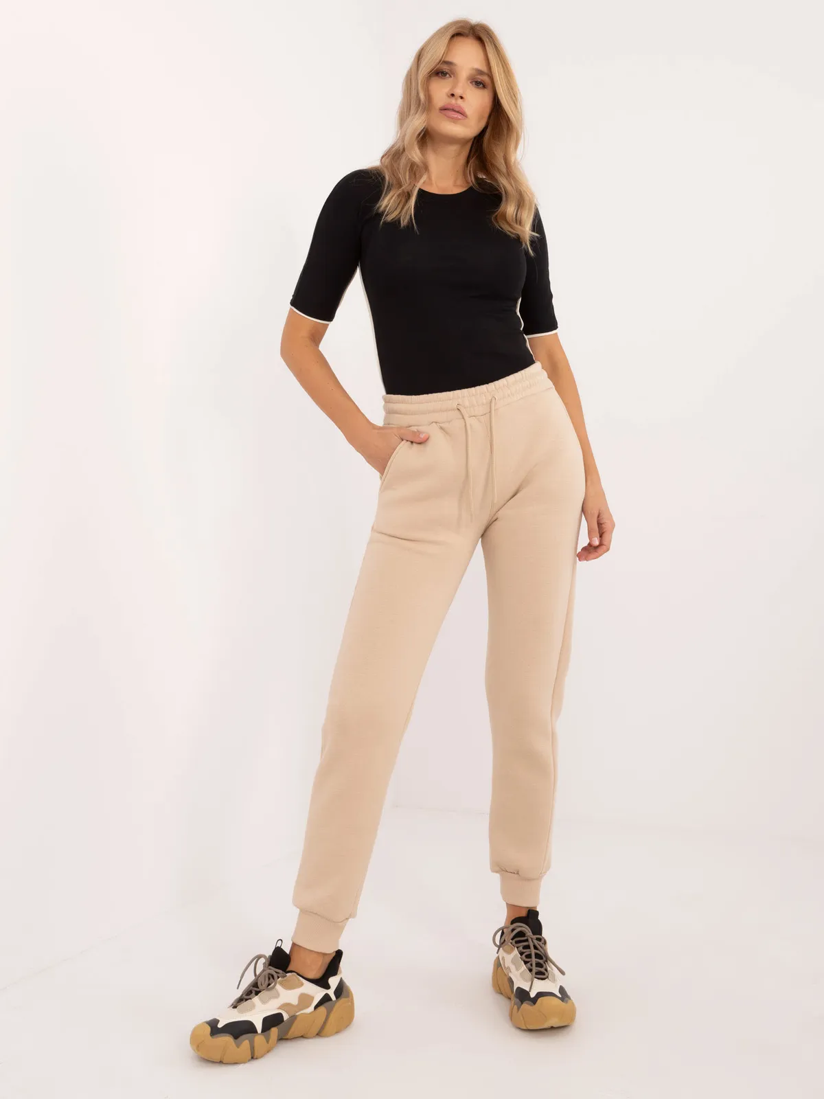 Komfortowe spodnie dresowe z wysokim stanem - zdjęcie 1