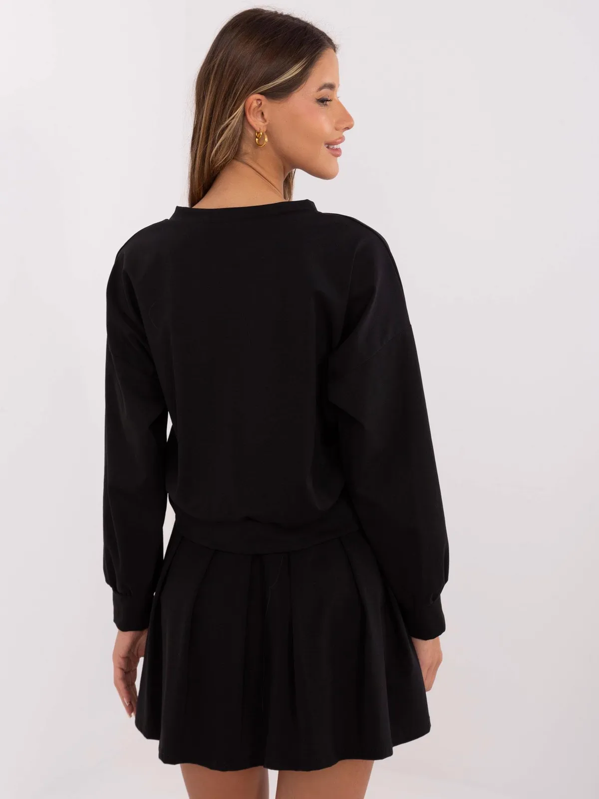 Casualowy komplet z bluzą oversize i plisowaną spódnicą - zdjęcie 1