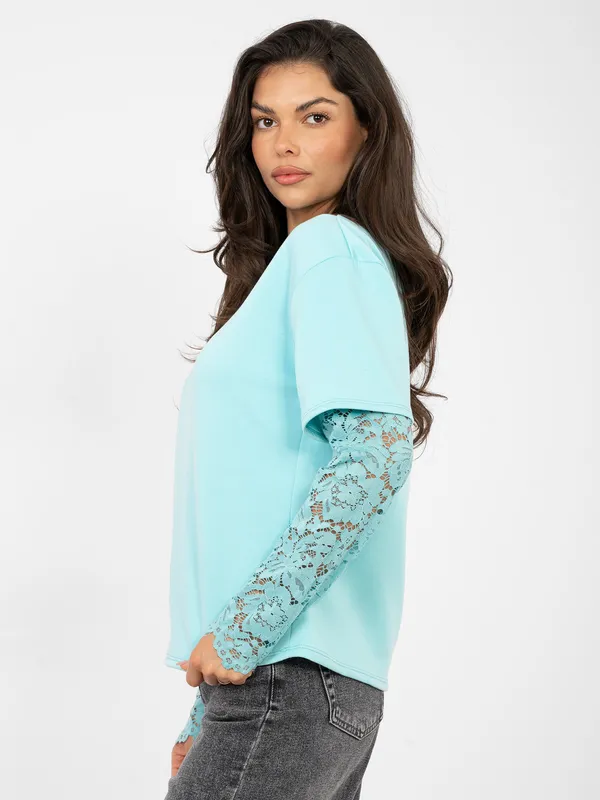 Casualowa bluzka z koronkowymi rękawami w stylu oversize