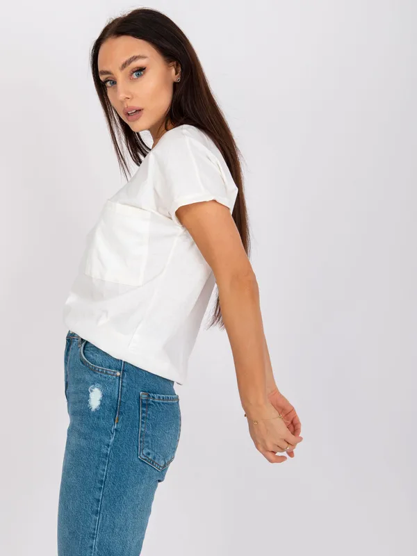 Klasyczny t-shirt z kieszenią o kroju basic