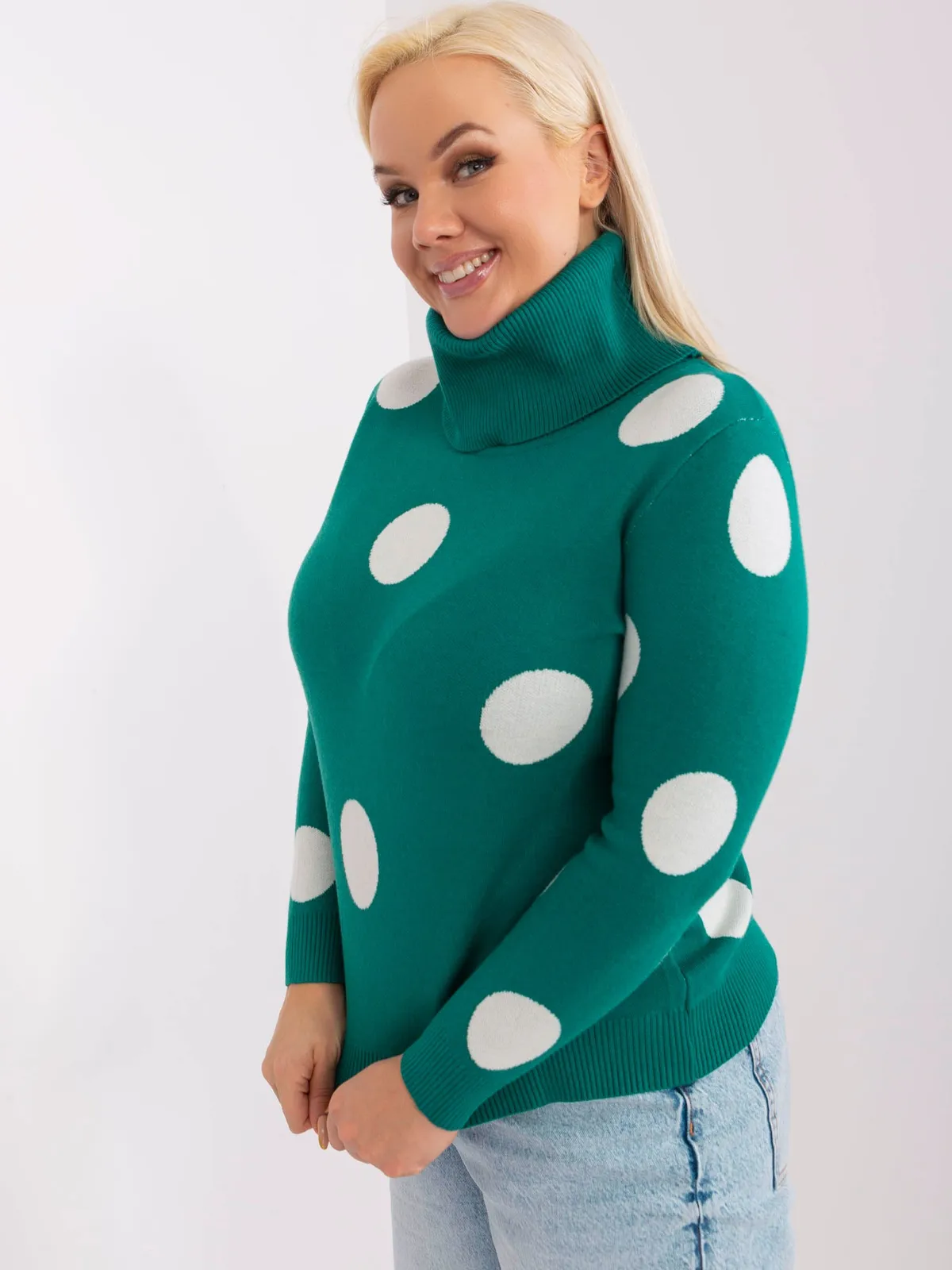 Golf w duże grochy o kroju regular - zdjęcie 1