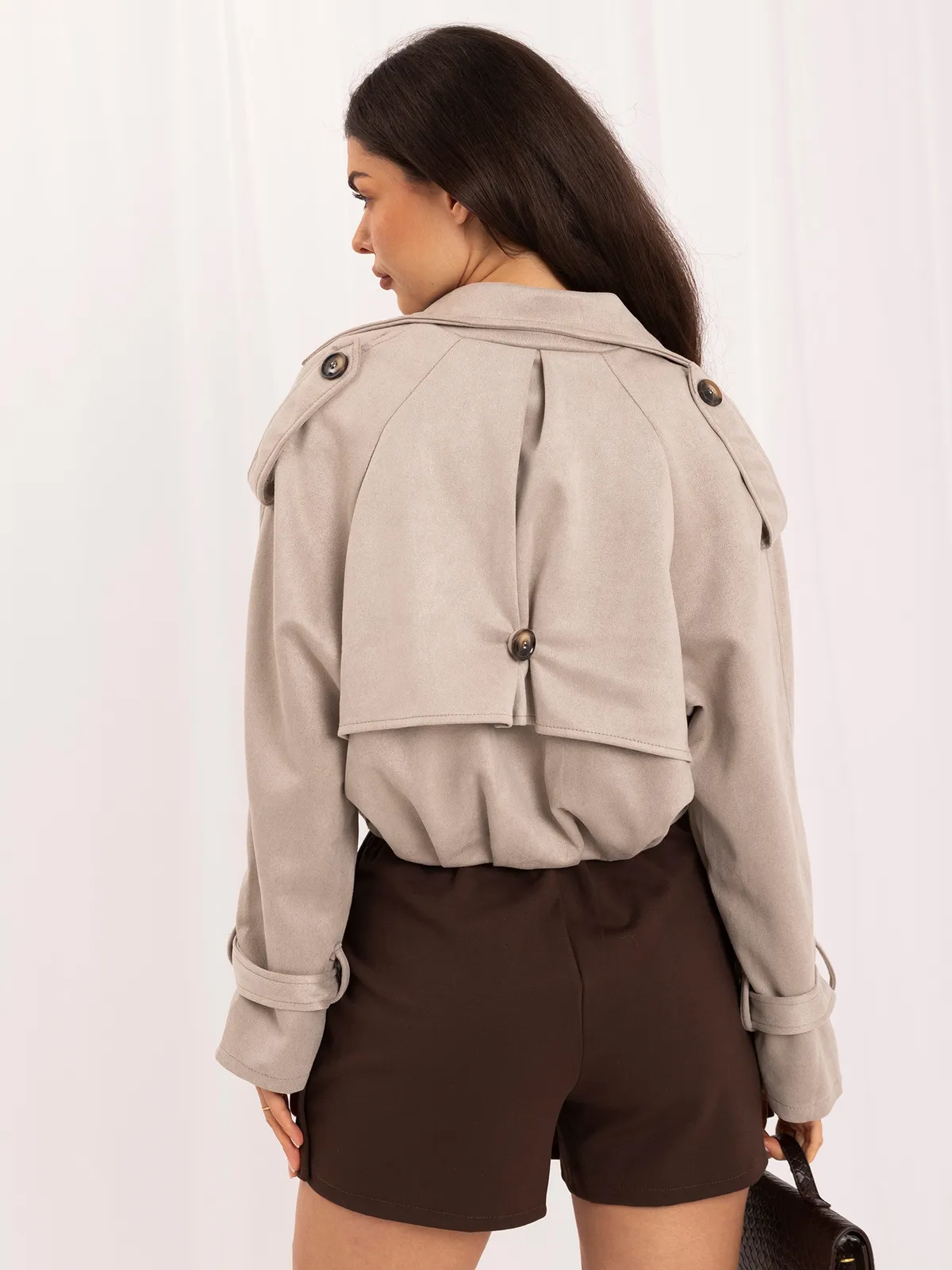 Krótki dwurzędowy trencz o kroju oversize - zdjęcie 4