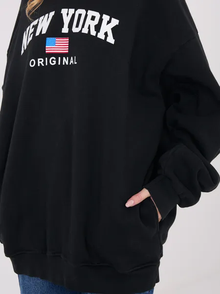 Oversize bluza z nadrukiem i praktycznymi kieszeniami