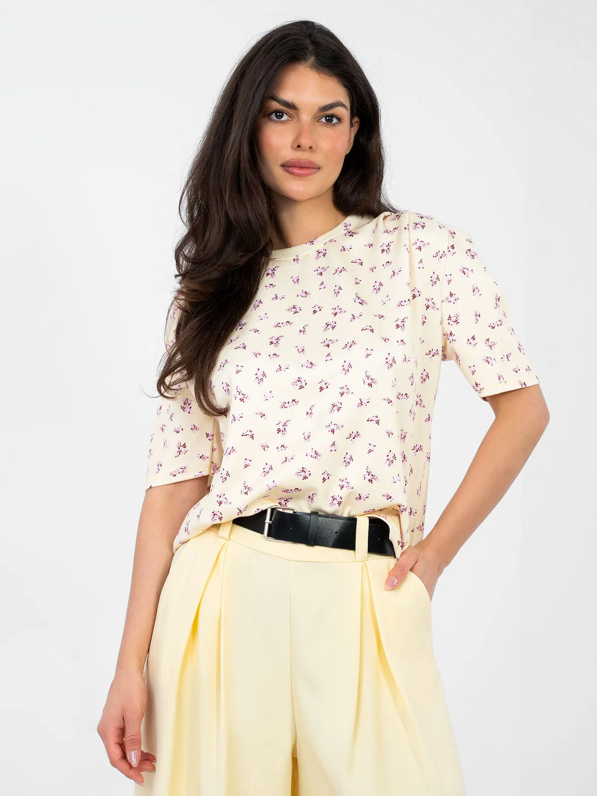 Bluzka z krótkim rękawem o kroju oversize - zdjęcie 1