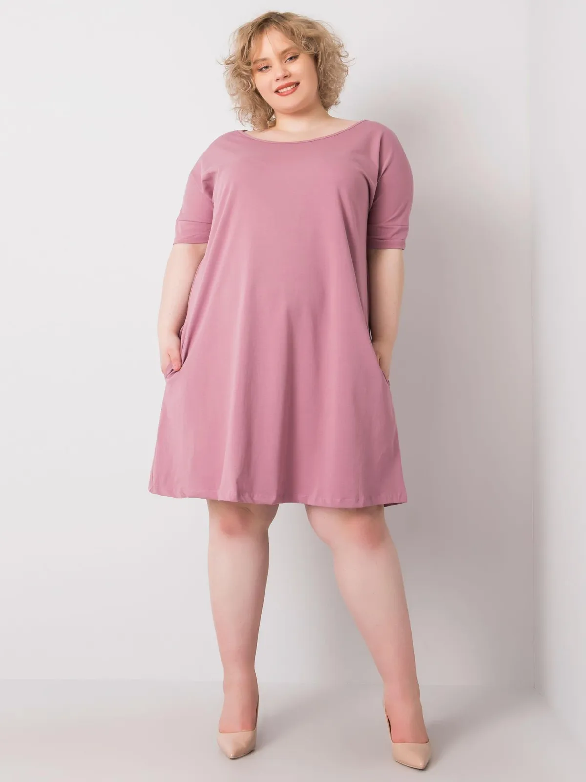Bordowa luźna sukienka plus size - zdjęcie 3