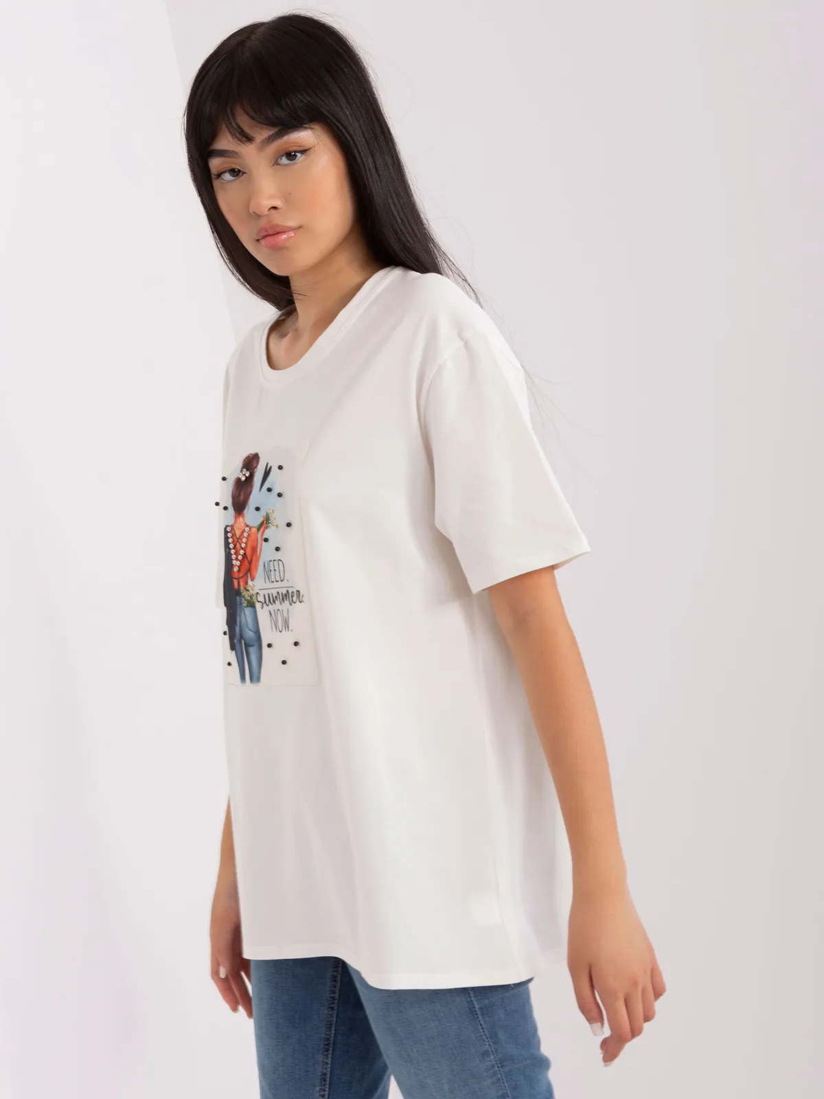 Beżowy t-shirt z nadrukiem i okrągłym dekoltem - zdjęcie 5