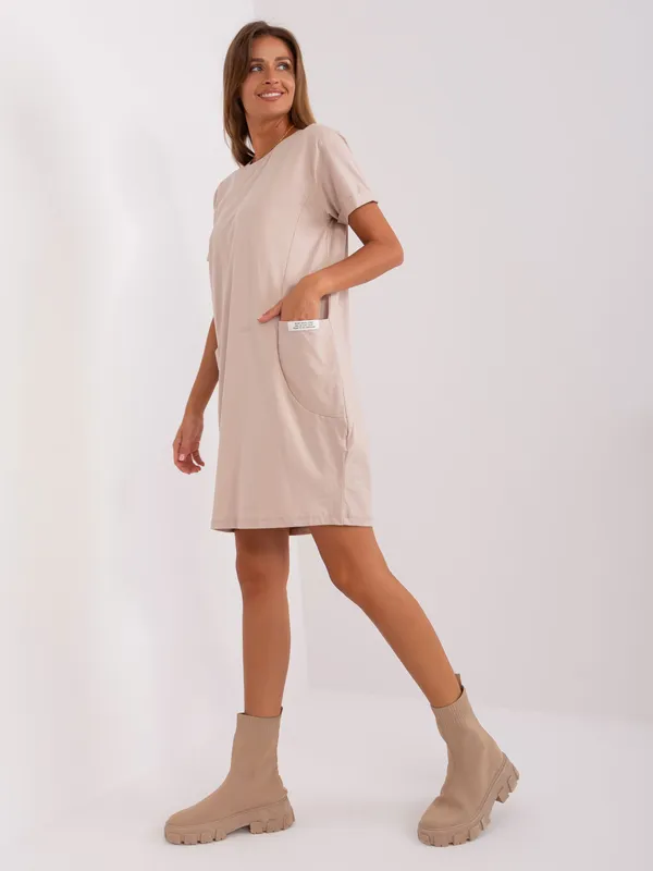 Casualowa sukienka o kroju oversize z kieszeniami