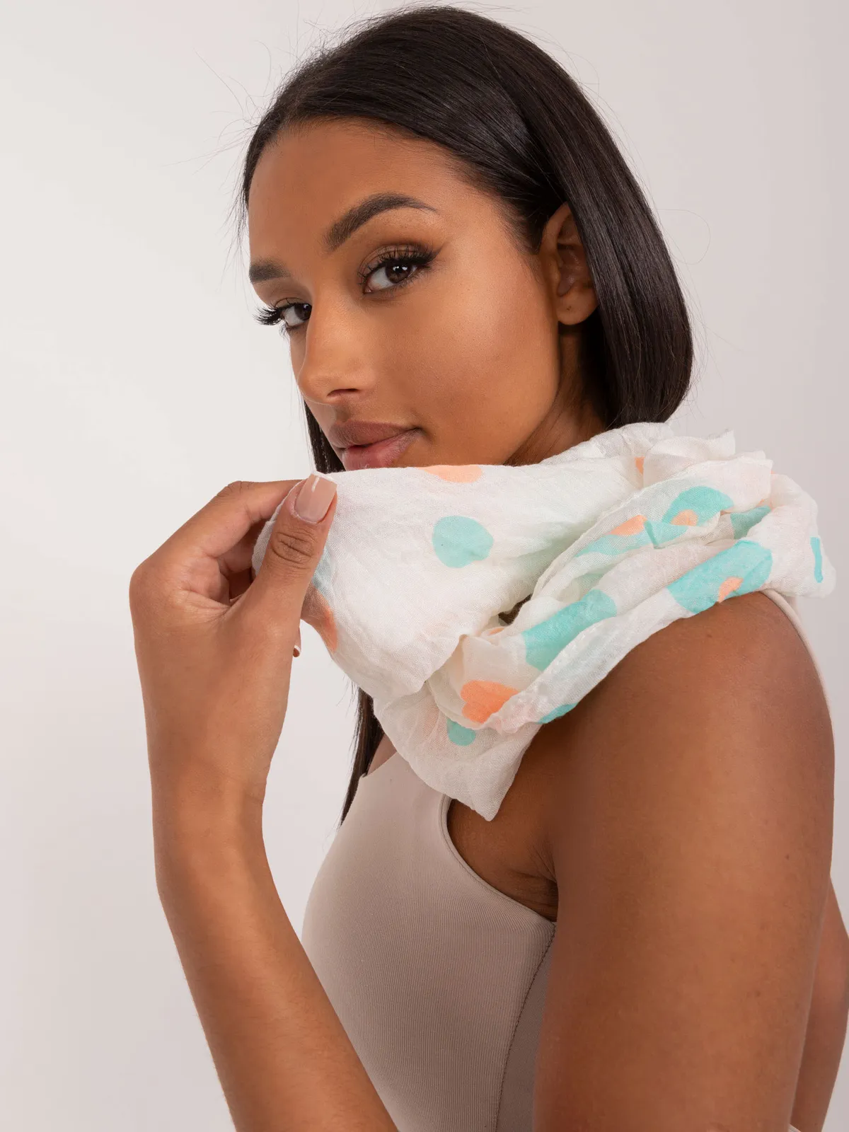 Lekki komin w subtelny wzór do codziennych stylizacji - zdjęcie 1