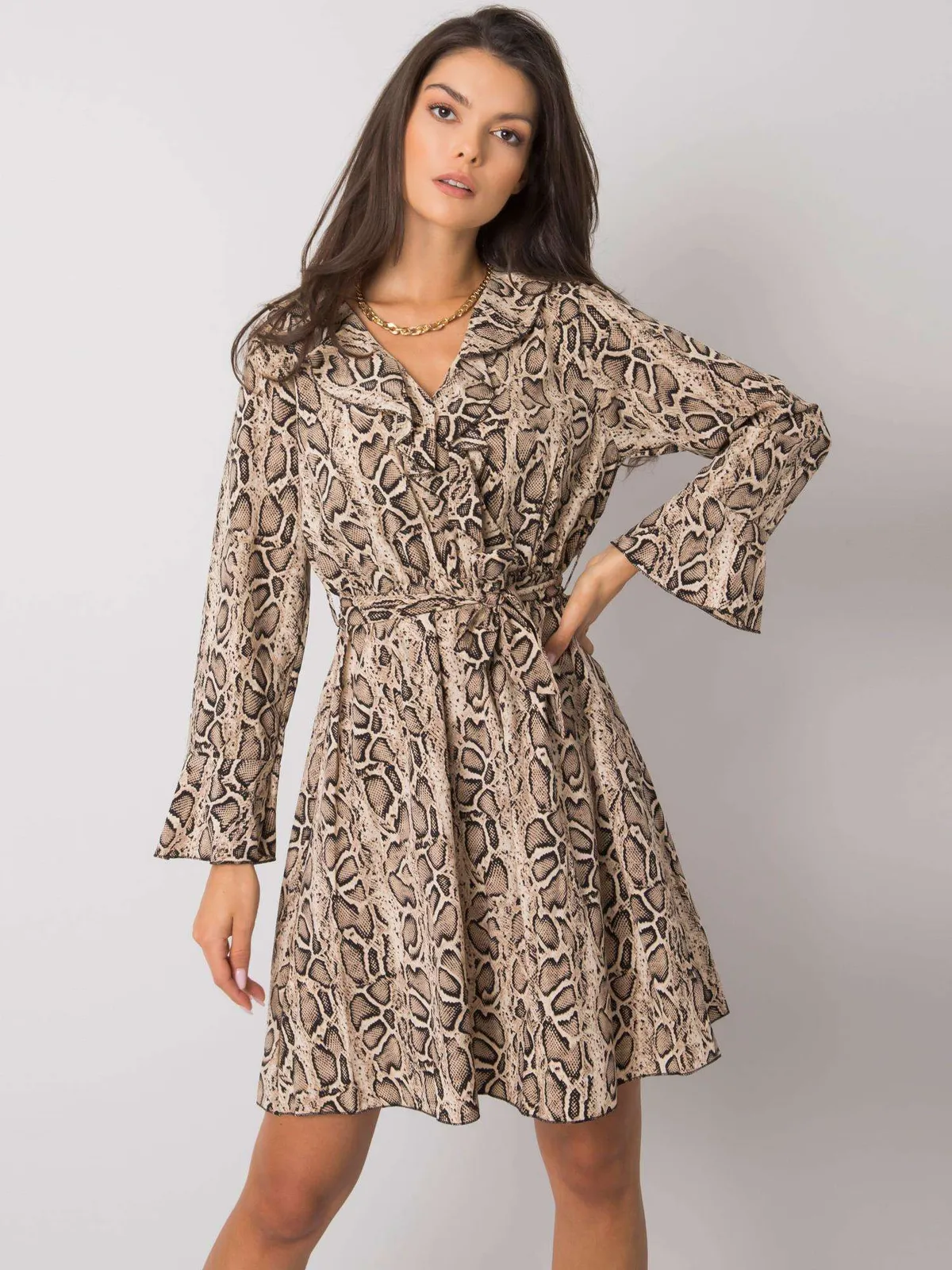 Beżowo-czarna sukienka animal print - zdjęcie 4