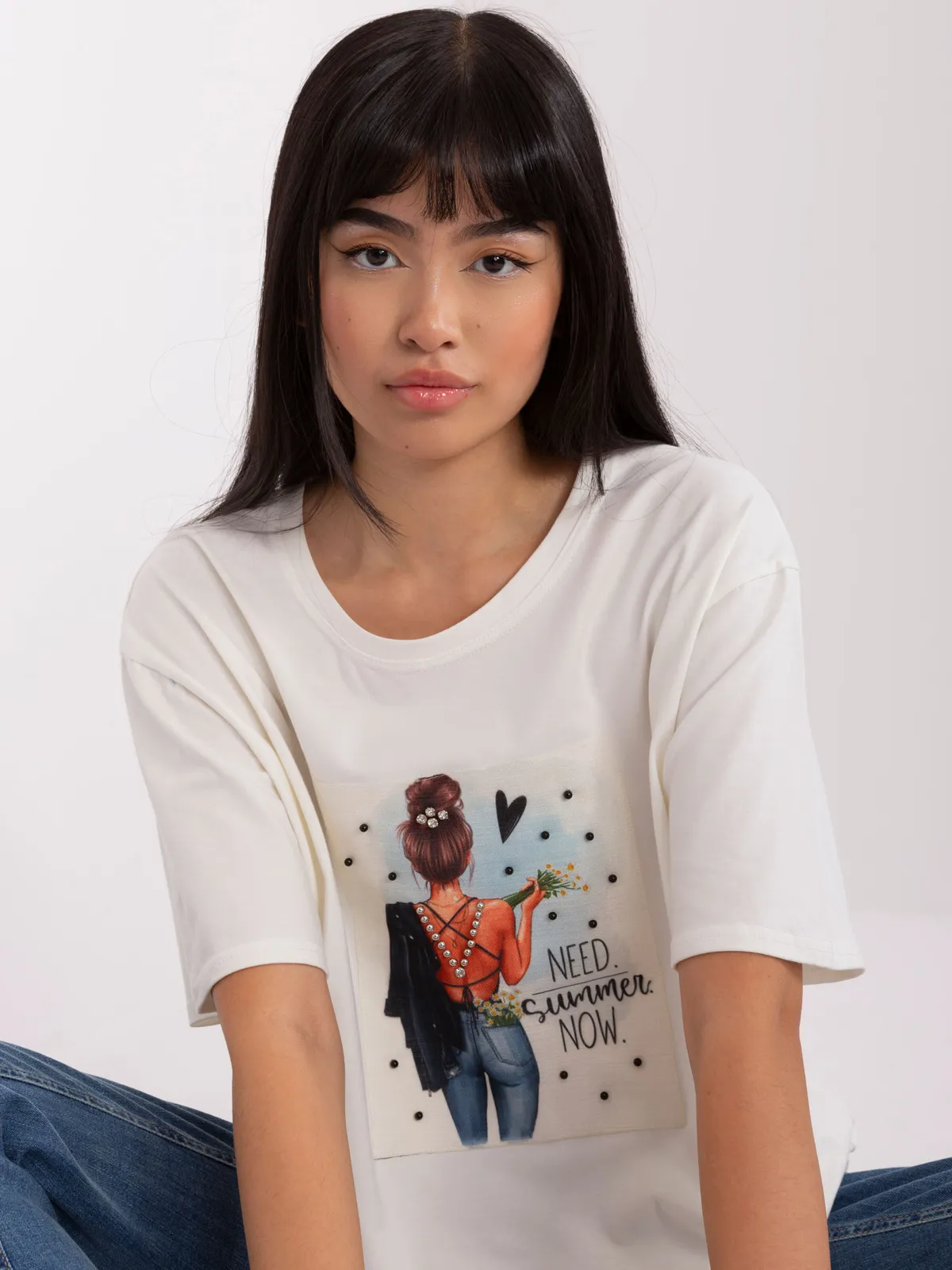 Beżowy t-shirt z nadrukiem i okrągłym dekoltem - zdjęcie 3