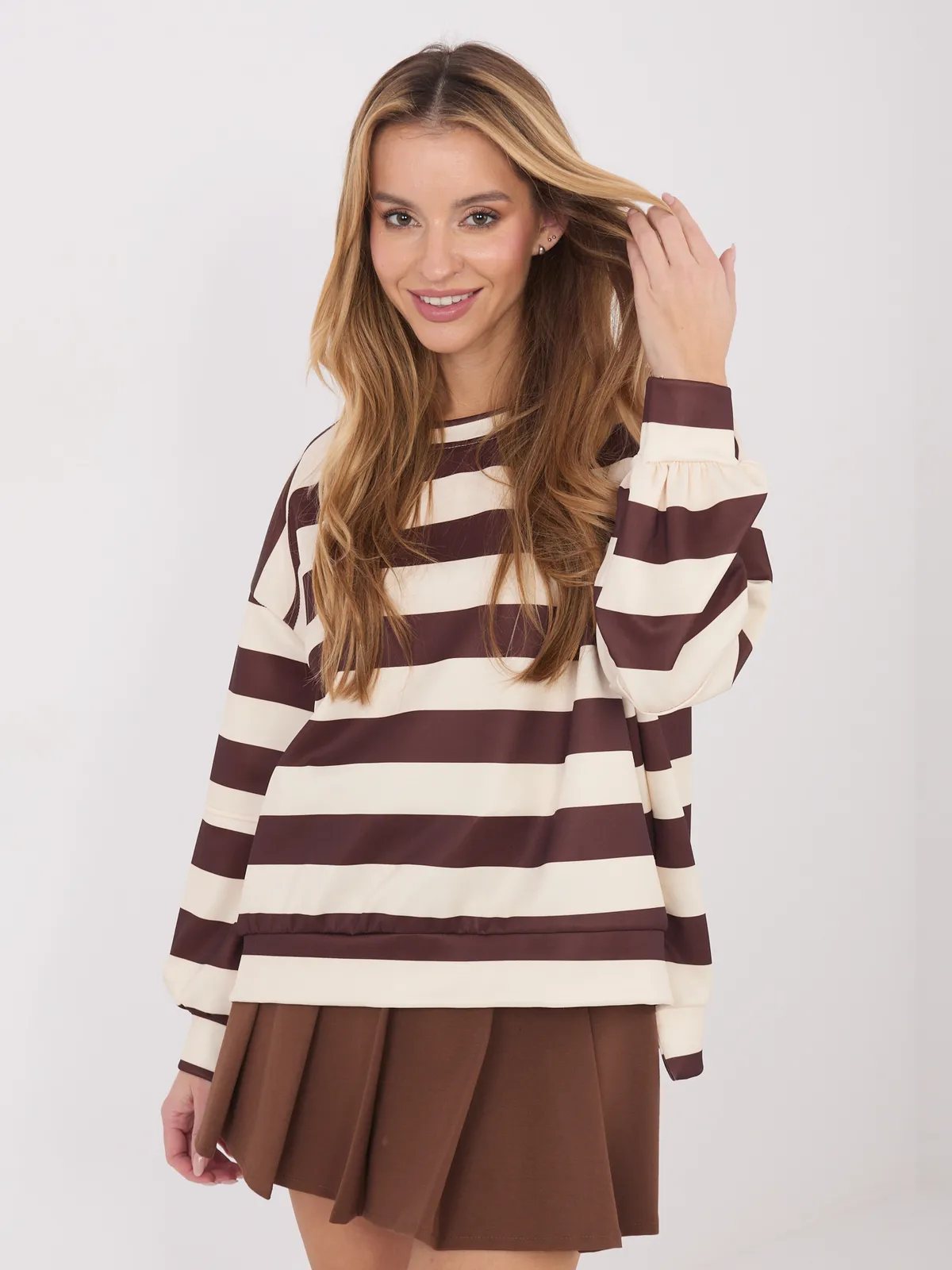 Oversizowa bluza w paski z naszywką - zdjęcie 1