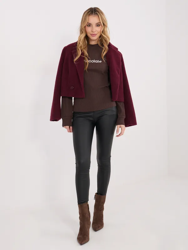 Prążkowana bluzka z napisem i bufiastymi rękawami