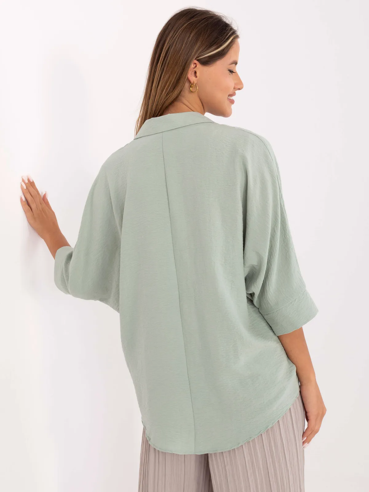 Luźna koszula oversize z wykładanym kołnierzem - zdjęcie 1