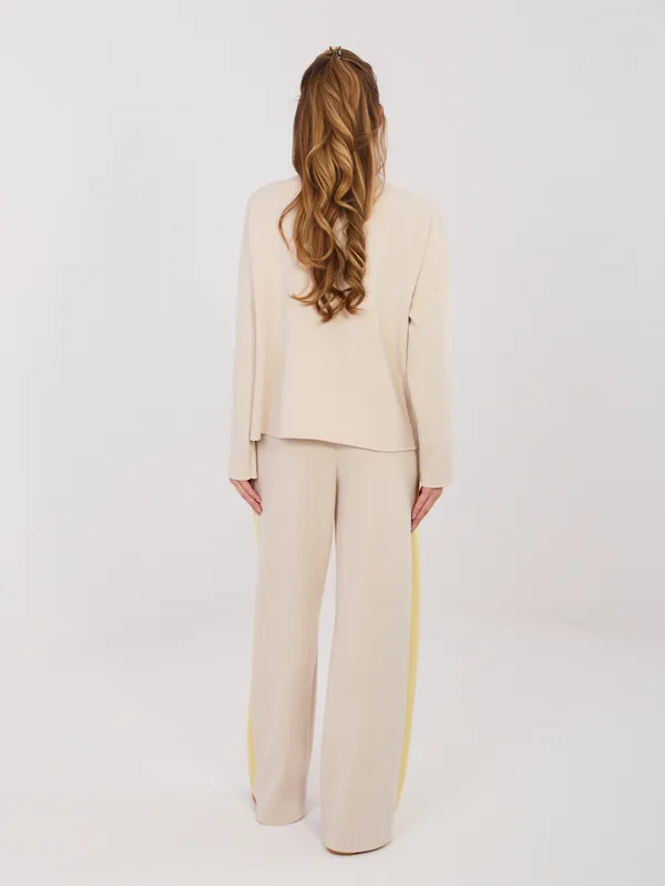 Oversize bluza z ozdobną kokardą przy dekolcie