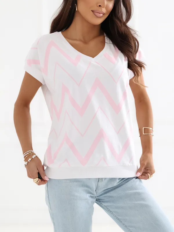 T-shirt z dekoltem w serek i geometrycznym wzorem