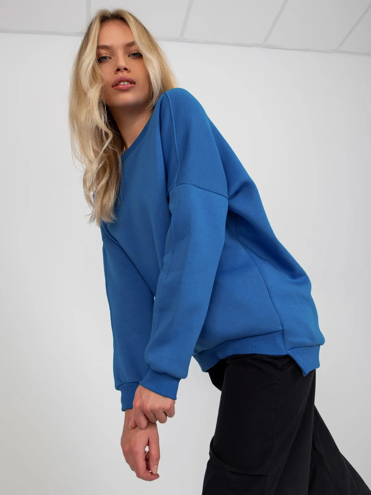 Czarna dresowa bluza basic z bawełny - zdjęcie 1