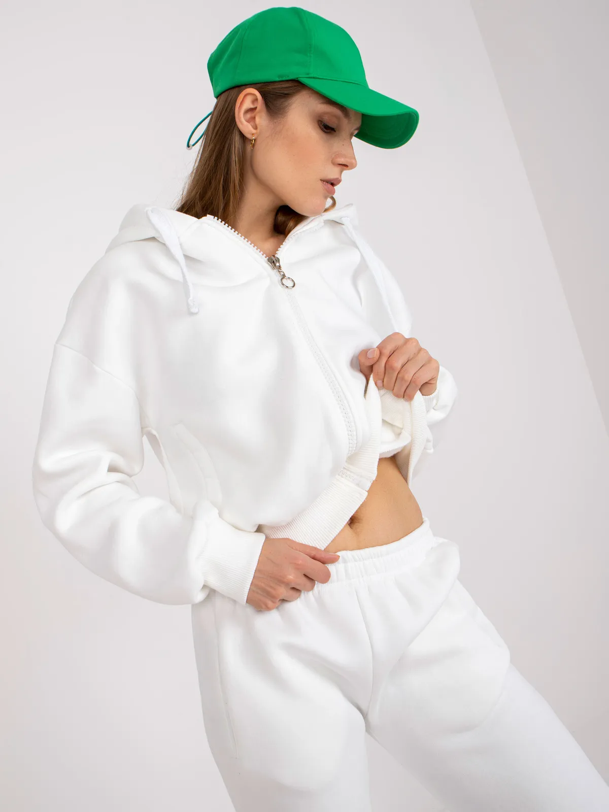 Wygodny dwuczęściowy komplet dresowy z rozpinaną bluzą - zdjęcie 1