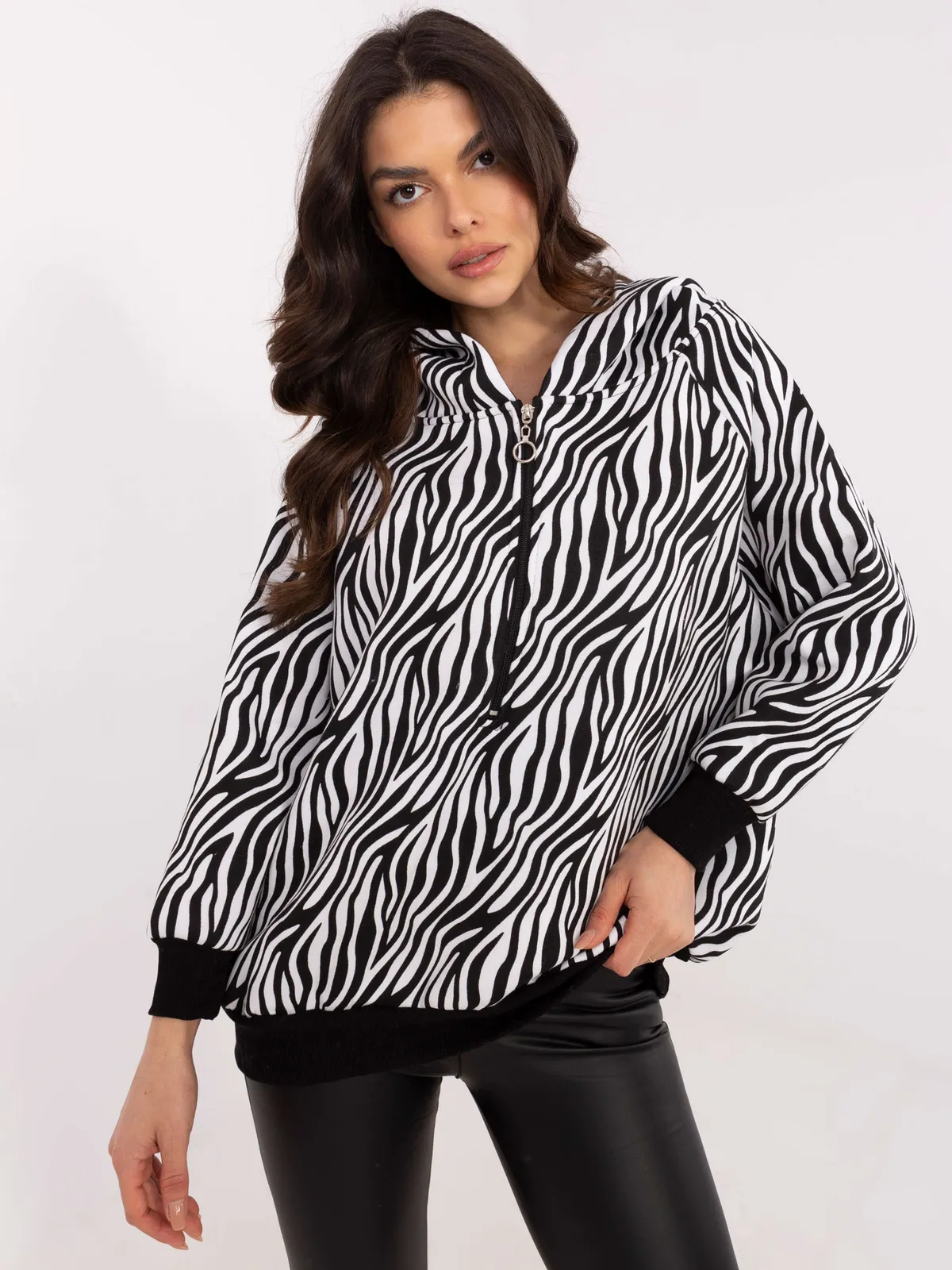 Bluza oversize z kapturem w zwierzęcy wzór - zdjęcie 1