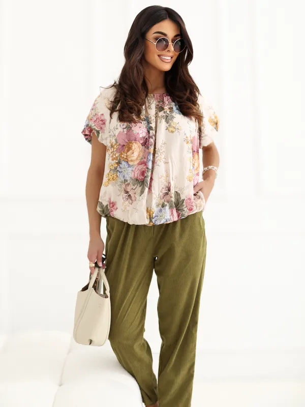 Luźna bluzka z bufiastymi rękawami w kwiaty - widok 2