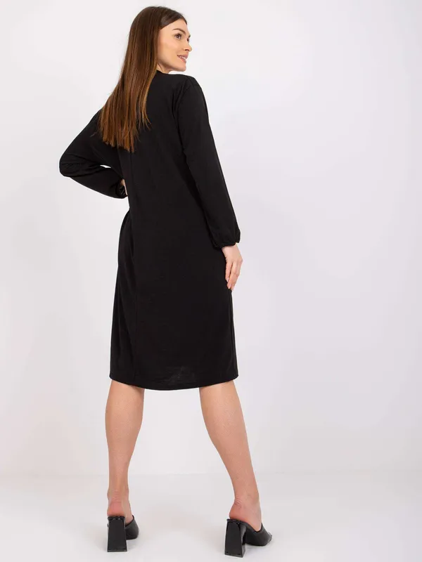 Sukienka midi o luźnym kroju oversize - widok 2