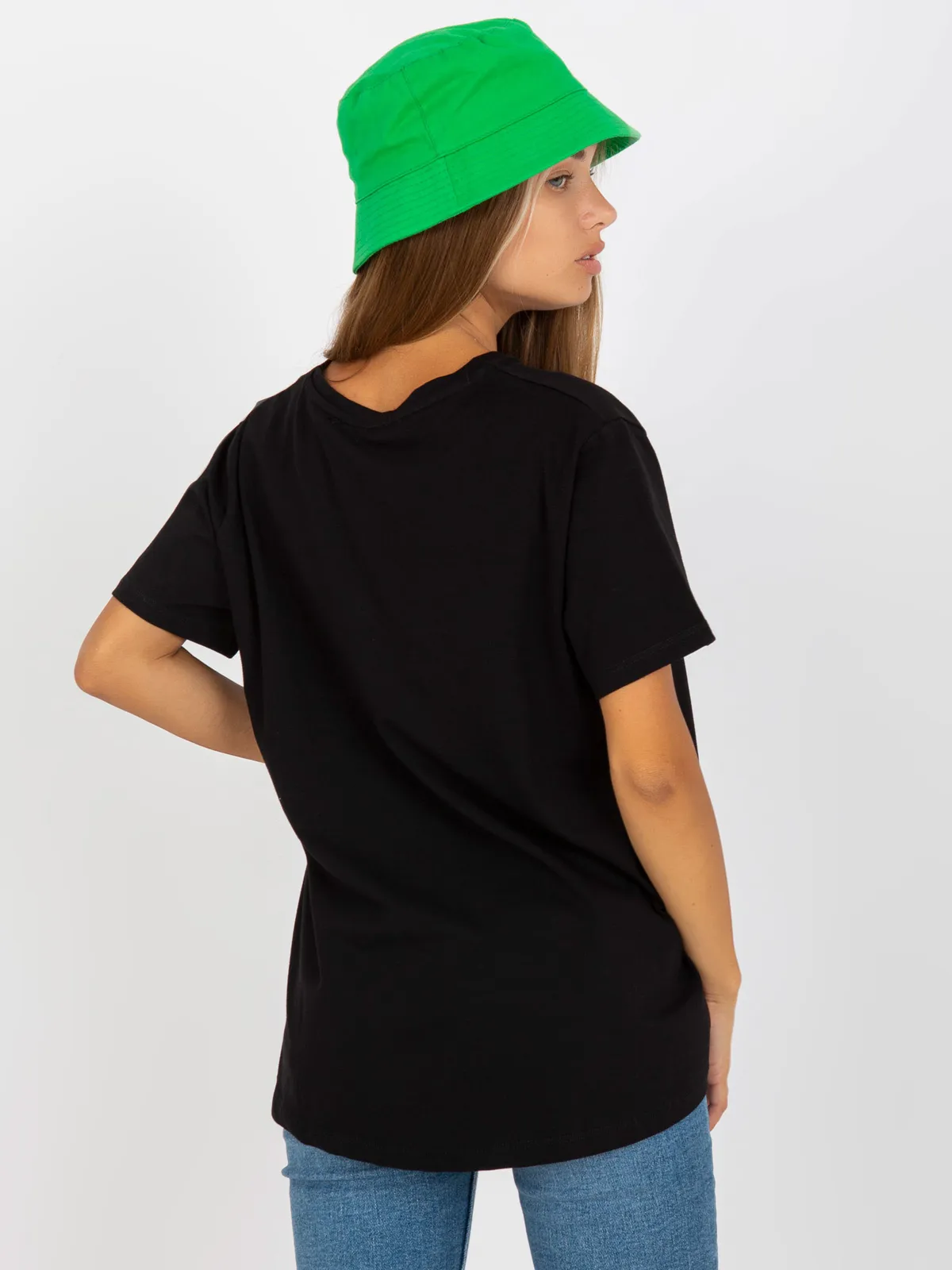 Czarny t-shirt basic z okrągłym dekoltem - zdjęcie 3