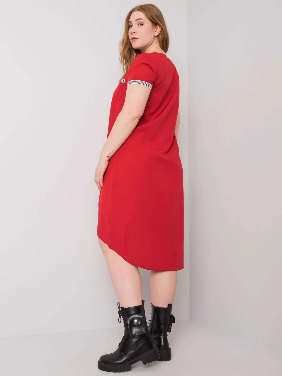 Czerwona sukienka bawełniana plus size - zdjęcie 2
