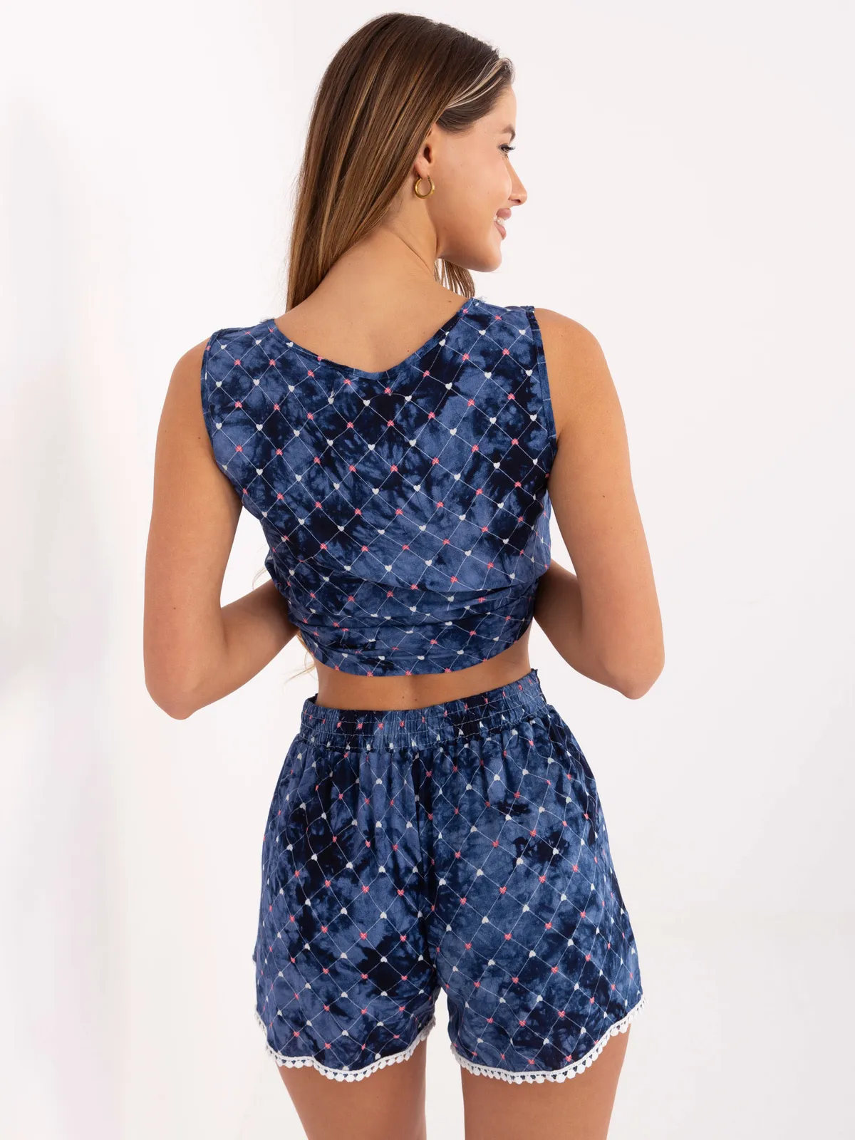 Krótkie szorty z wysokim stanem i pomponami - zdjęcie 1