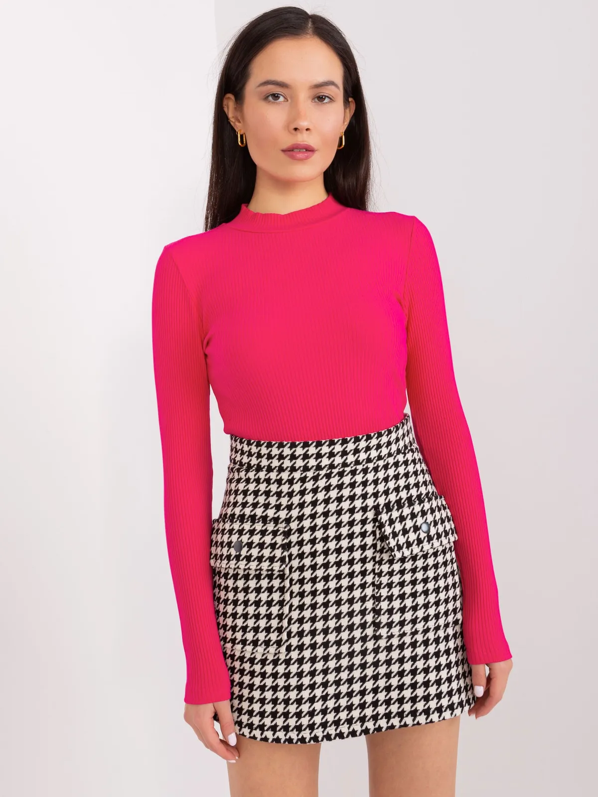 Fuksjowa bluzka basic z półgolfem BASIC FEEL GOOD - zdjęcie 3
